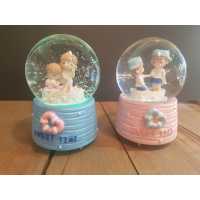 Wholesale Spraying Musical Snow Globe