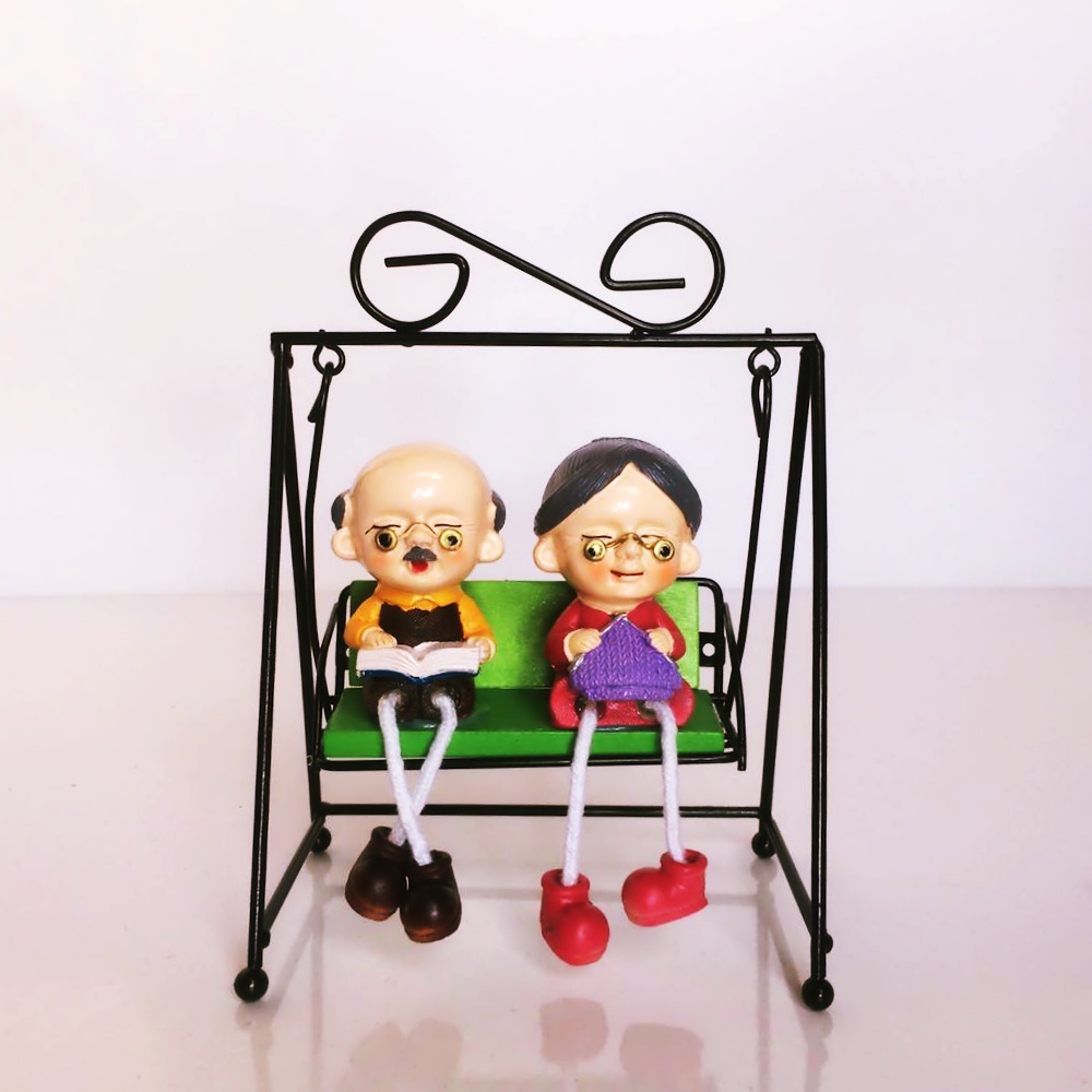 Wholesale Wooden Trinket Cute Seniors Swinging On Swing