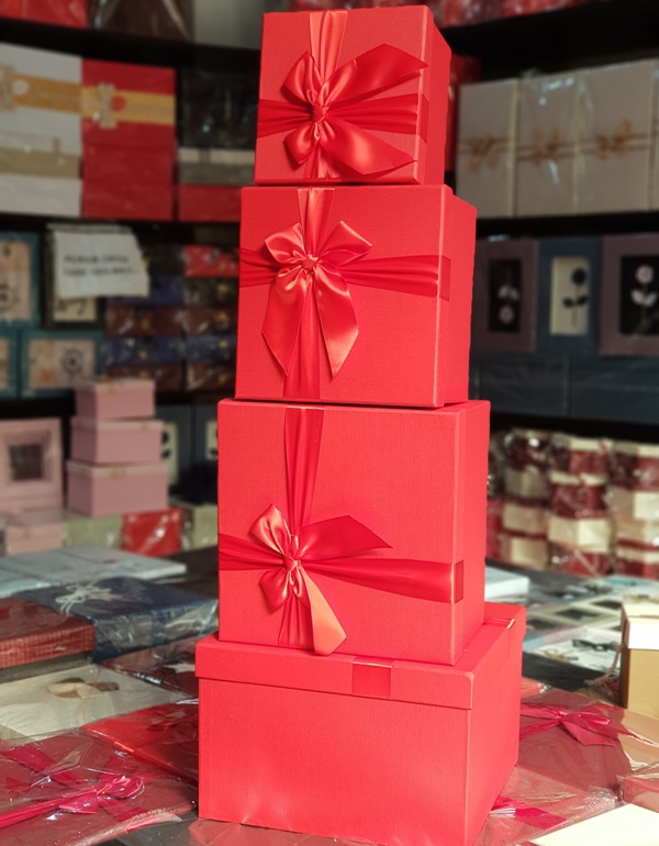 Red Color Set of 4 Gift Box