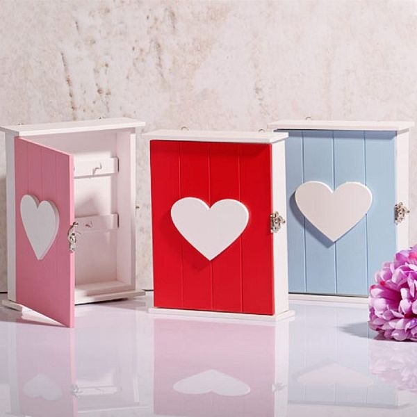 Wholesale Wooden Heart Keychain Cabinet