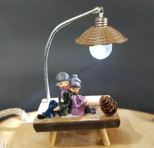 Wholesale Bench Sitting Couple Themed Trinket