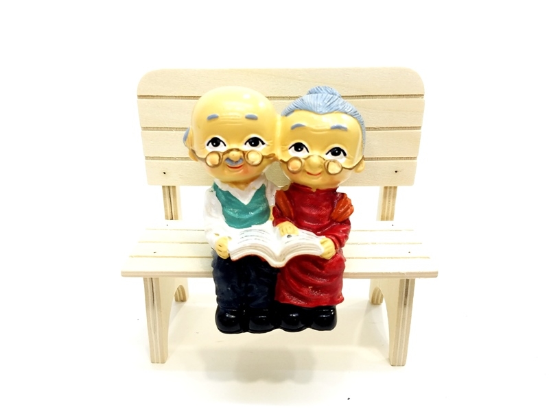 Wholesale Grandpa Sitting On The Bench Trinket