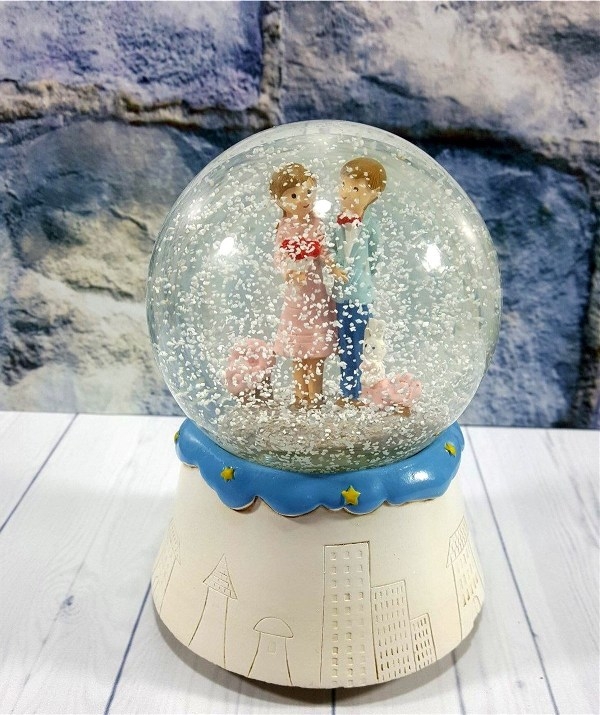 Wholesale Large Wind Up Snow Globe