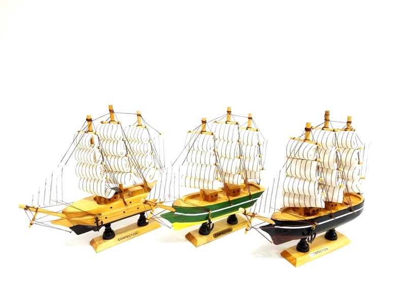 Wholesale Decorative Wooden Sailing Ship 20 cm