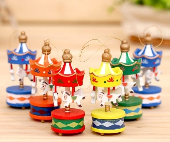 Wholesale Decorative Corded Wooden Carousel Ornaments 6 Pcs