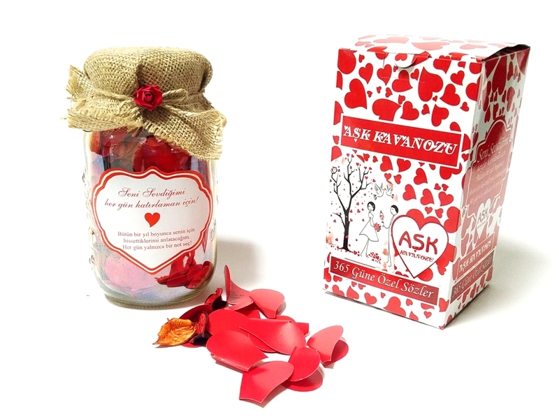 Wholesale Straw Decorated Love Jar