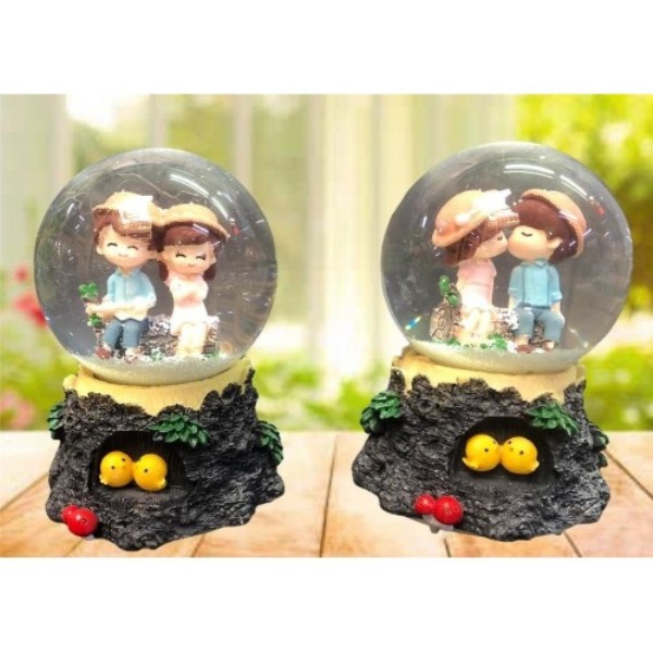 Wholesale Lighted Musical Romantic Lover Snow Globe