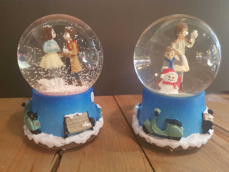 Wholesale Winter Themed Lover Snow Globe