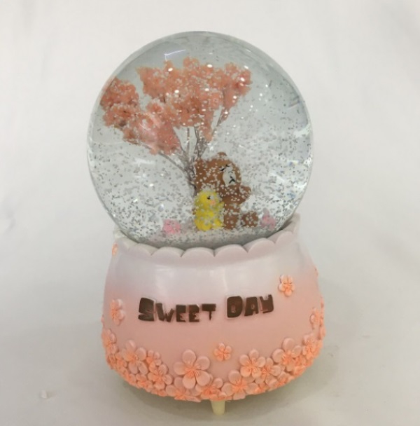 Wholesale Wind Up Oversized Snow Globe