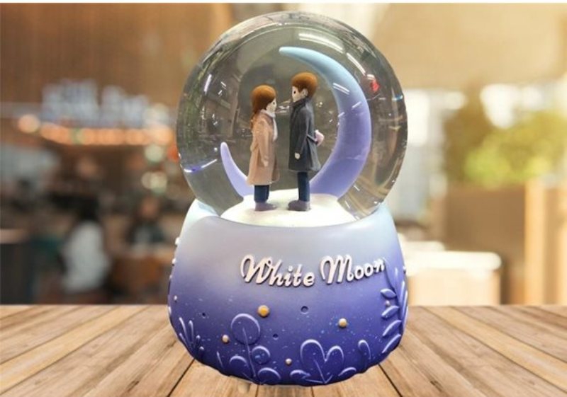 Wholesale Medium Size Lover Snow Globe