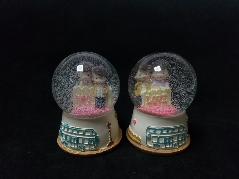 Wholesale Romantic Lover Snow Globe Medium Size