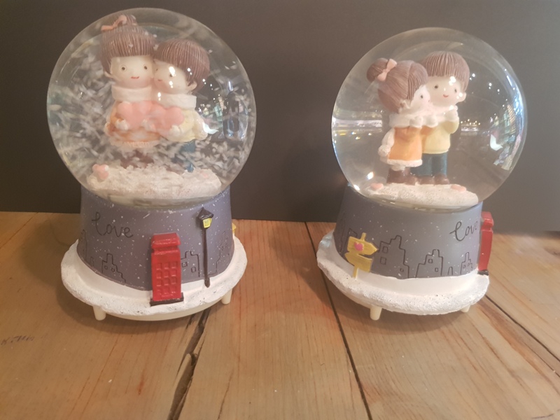 Wholesale Romantic Valentine Medium Size Snow Globe