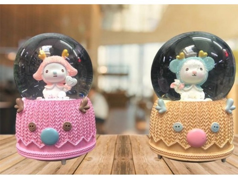 Wholesale Cute Cat Spray Big Snow Globe