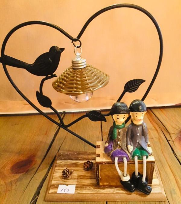 Wholesale Lovers Sitting Under Street Lamp Figurines